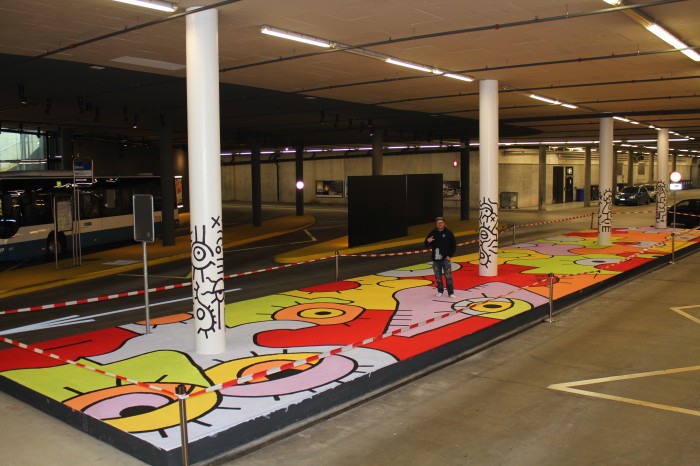 Peinture murale au sous-sol du centre d'achat Sihlcity à Zurich, mars 2013.